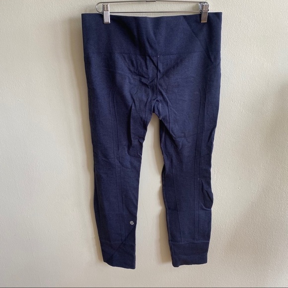Lululemon Zone In Crop Sz 8 - Picture 3 of 6